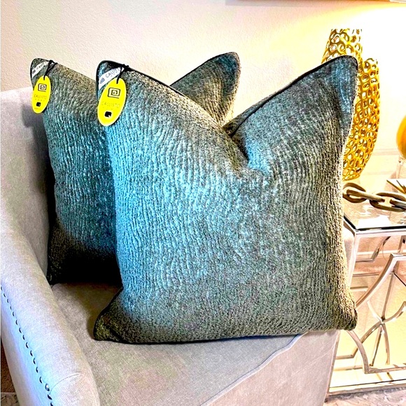 1-NWT CALLISTO HOME DECORATIVE PILLOW (please read description for details) - Picture 1 of 12
